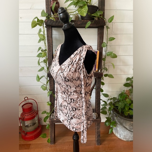 Jennifer Lopez: Brown and White Animal Print Cold Shoulder Blouse - Picture 11 of 17